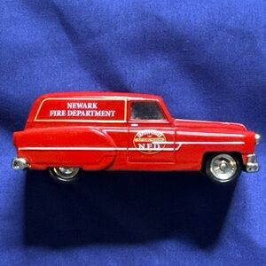 Corgi Fire Heroes 1953 Ponitac Van - Newark Fire Department Deputy Chief